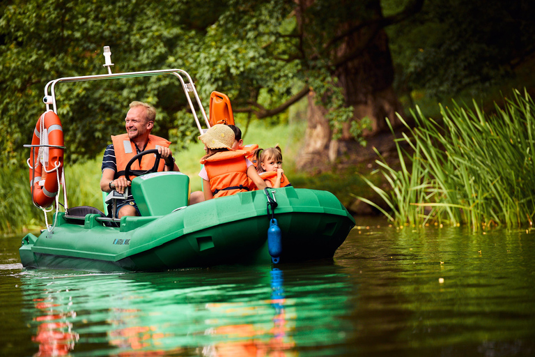 Wrocław: 1-hour Electric Eco-boat rental in Zatoka Gondoli