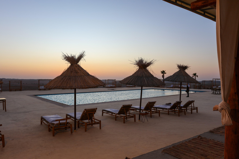 Agafay-Wüste: Quad-Bike, Mittagessen und BadeabenteuerTag in der Agafay-Wüste: Quadfahren, Mittagessen und Badespaß