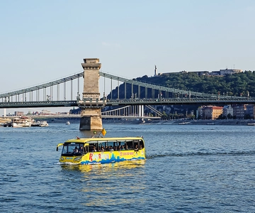 Budapest: Floating Bus Tour by Land and Water