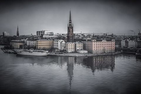 Estocolmo: tour histórico y ruta de fantasmas de 1,5 horasTour en sueco en Gamla Stan
