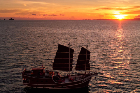 Krabi: Sunset Dinner Cruise & Swimming by Luxury Junk Boat