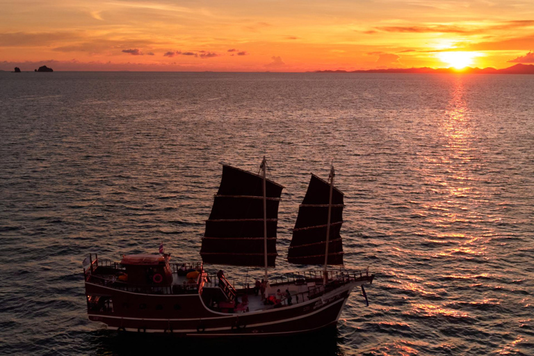 Krabi: Sunset Dinner Cruise & Swimming by Luxury Junk Boat