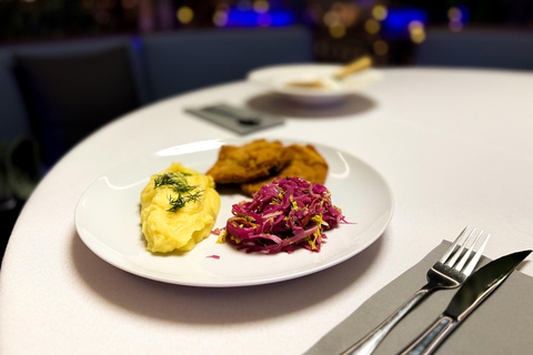 Kraków: Folk Show, and Traditional Dinner in the City Center