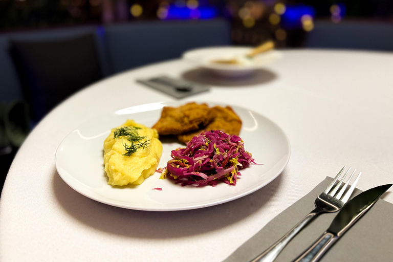 Kraków: Folk Show, and Traditional Dinner in the City Center