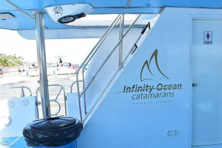 Punta Cana: Cayo Levantado & El Limón Waterfall Day Trip