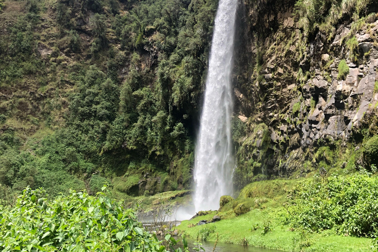 Quito : randonnée à la cascade de Condor Machay et visite d&#039;une hacienda