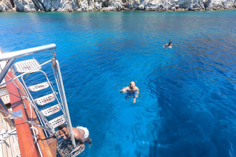 Mykonos : croisière aux îles de Délos et de Rhénanie avec repas barbecueCroisière sans transfert