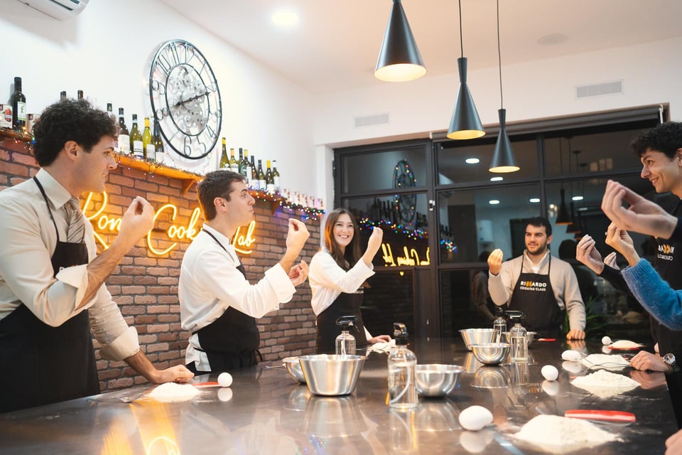 Rom: Frische Pasta-Zubereitung mit italienischem Koch und Wein Rom: Frische ...