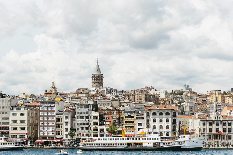 Istanbul: Bosphorus and Golden Horn Cruise with Audio Guide