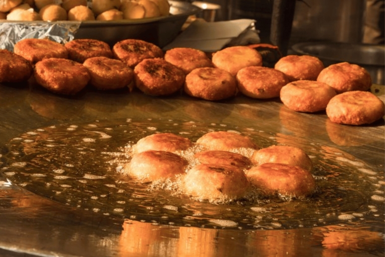 Mumbai Street Food Crawl (2-godzinna wycieczka z degustacją jedzenia z przewodnikiem)