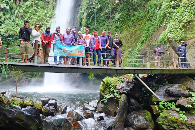 Jakarta Tour : Situ Gunung Waterfall & Suspension Bridge