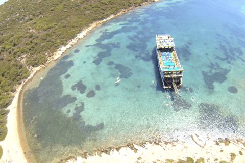 Von Izmir aus: Ganztägige Bootstour um Cesme mit BBQ-Mittagessen