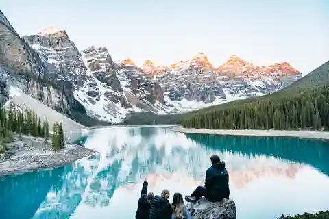 From Banff: Moraine Lake Sunrise and Lake Louise Tour