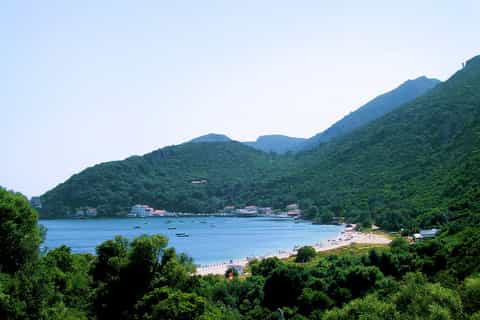 From Lisbon: Private Day Tour of Arrábida and Sesimbra