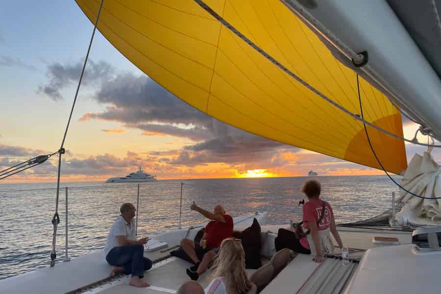 No1Sxm Nachmittags-Schnorcheln & Sonnenuntergangssegeln. Foto: GetYourGuide