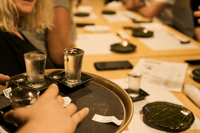 جولة طعام في أوساكا - ١٢ طبقًا و٣ مشروبات