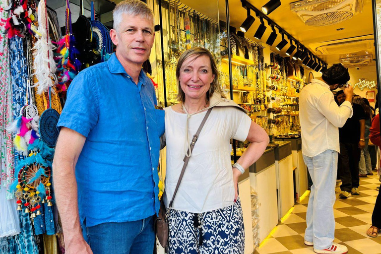 Delhi: Guided Shopping Tour Experience with Female Expert Exclusive Full-Day Shopping Tour with Female Expert Guide