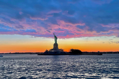 NYC Sunset, Music &amp; Statue of Liberty Sightseeing CruiseZonsondergang in NYC, muziek en rondvaart langs het Vrijheidsbeeld