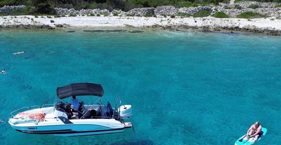 Vodice: Private Bootstour mit Skipper und Schnorchelausrüstung