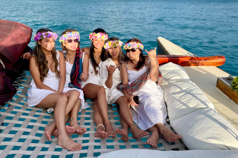 Waikiki: Authentic Hawaiian Cultural Sail (Sunset Voyage) Evening Sunset Voyage (Private)