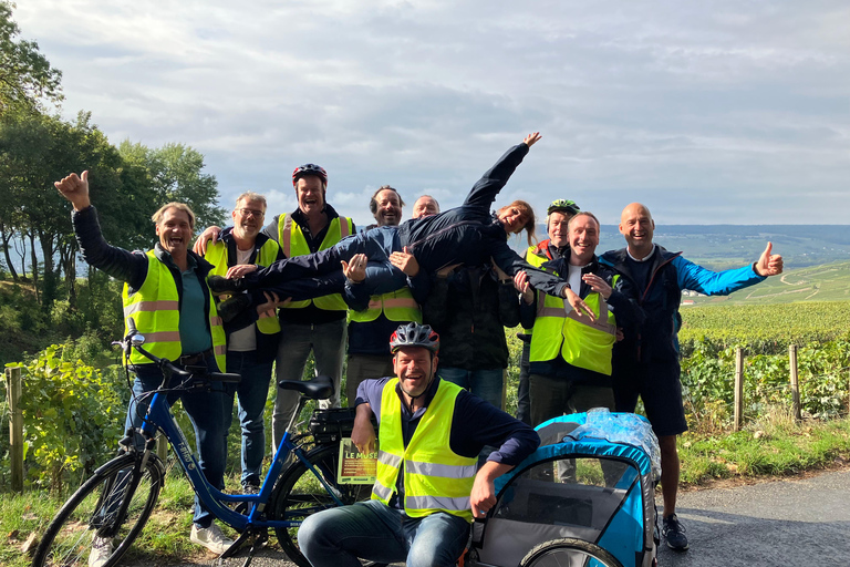 Paseo en bicicleta eléctrica con Angélique por ChampagnePaseo de Angélique en bicicleta eléctrica por Champaña