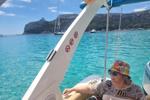 Cagliari: Båttur, 4 stopp, simning, snorkling och 1 spritzCagliari: båttur, 4 stopp, simning, snorkling och 1 spritz