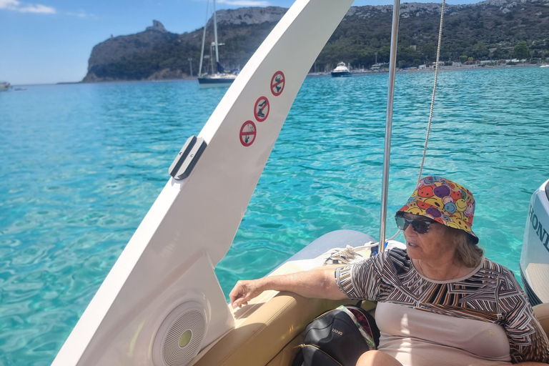 Cagliari: Båttur, 4 stopp, simning, snorkling och 1 spritzCagliari: båttur, 4 stopp, simning, snorkling och 1 spritz