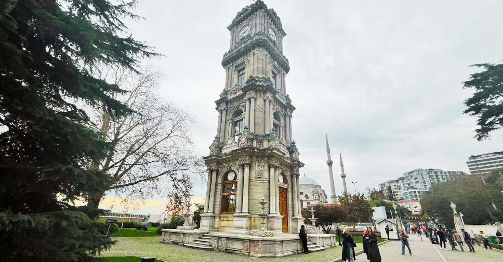 Istanbul, Dolmabahce Palace Skip-the-Line-Eintritt & AudioGuide - Hizvo
