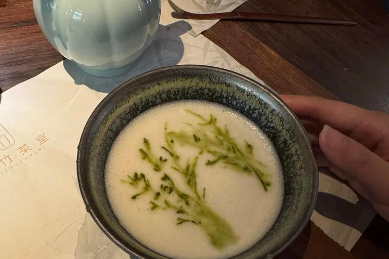 Guangzhou: Song Dynasty Tea-making Class & Hanfu Experience