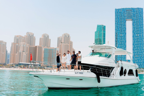 Dubai, Dubai Marina Sightseeing-kryssning med utsikt över Ain WheelSightseeingkryssning i småbåtshamn ombord på en yacht