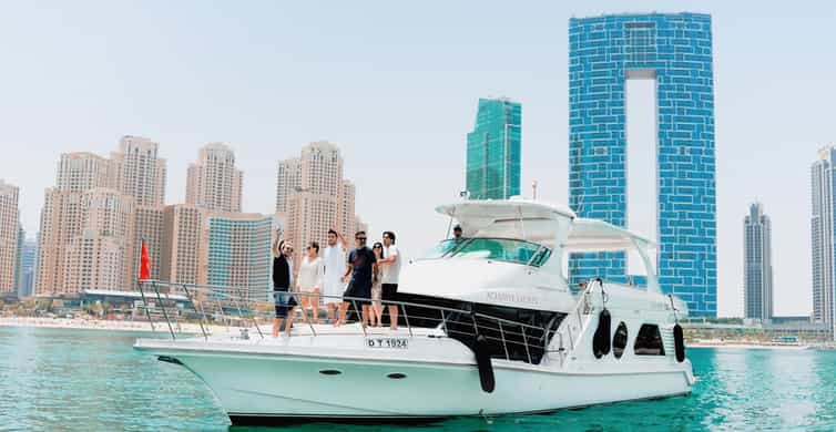 Dubai: Marina Yacht Party with BBQ, Unlimited Drinks and DJ