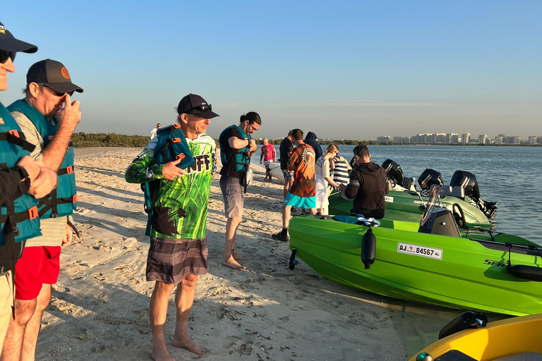 Abu Dhabi: Private Small Boat Rental (No License Required) Abu Dhabi: Small Boat 2 Hour Rental (No License Required)