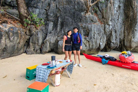 Coron: North Face Kayaking Tour with Lunch and Snorkeling
