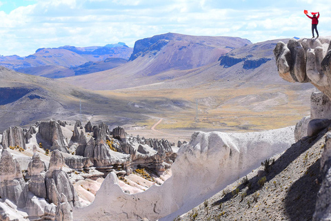 Arequipa: Tour al Paraíso Lunar en Choqolaqa con Caminata Guiada