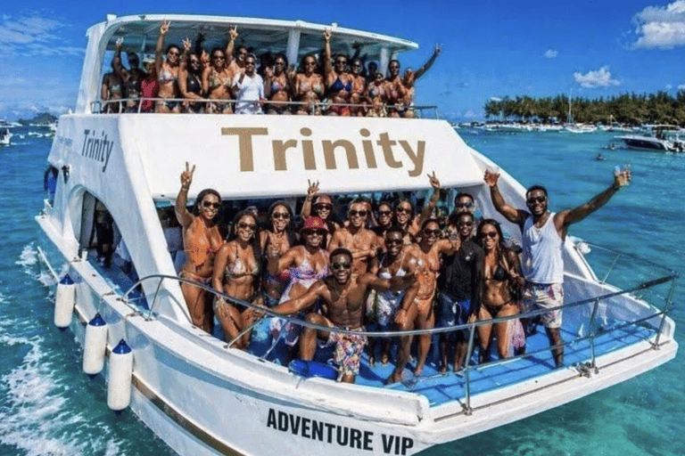 Punta Cana: Party Boat Cruise with Snorkeling & Open Bar