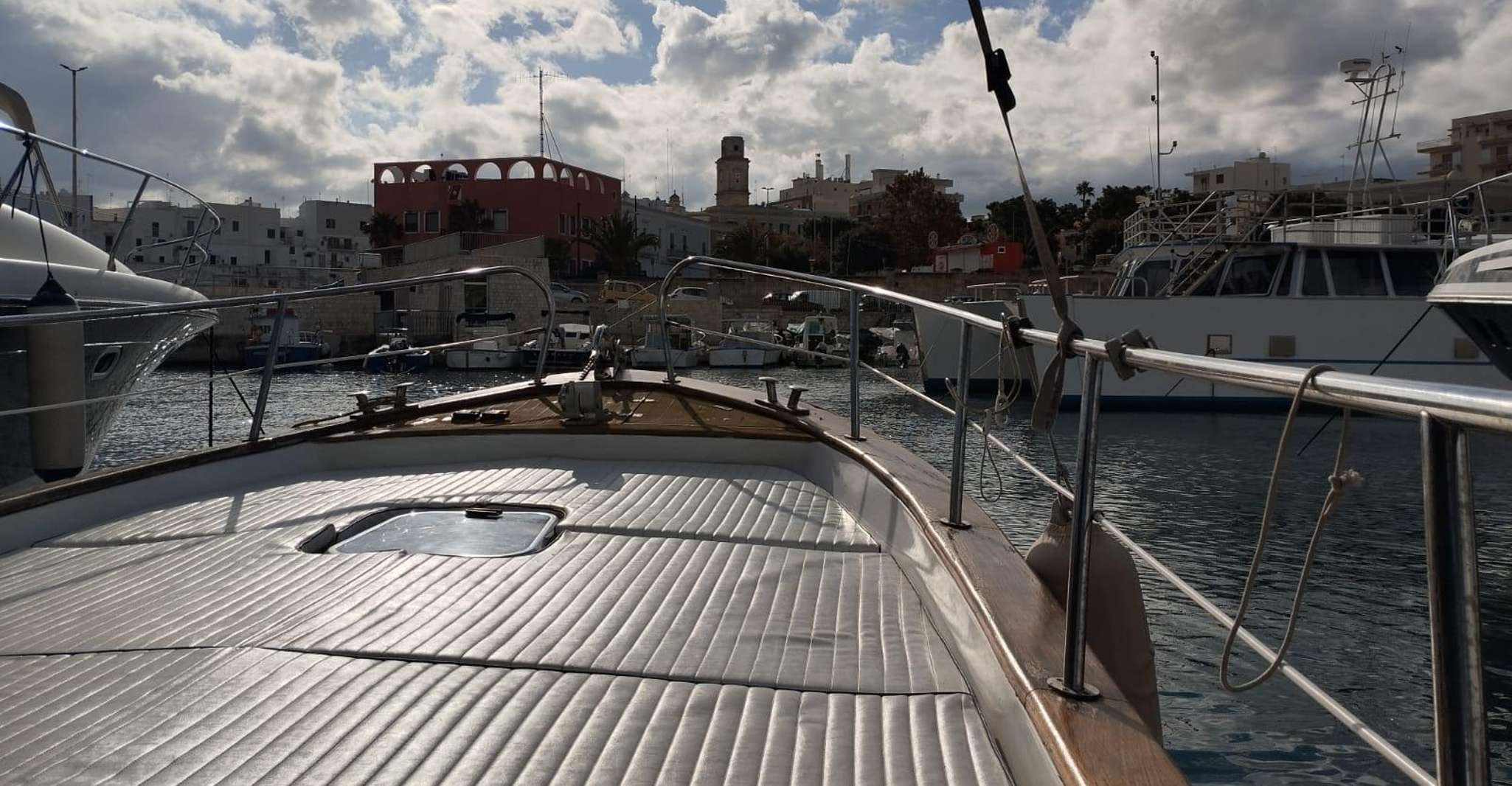 Monopoli, 2.5h Croisière en gozzo à Polignano a Mare Caves - Hizvo