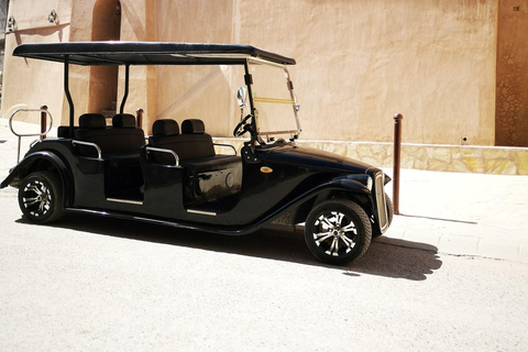 Passeio de carrinho cultural pela vila de Al Aqur