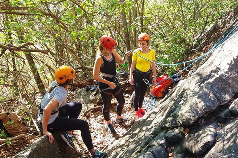 Rio de Janeiro: Outdoor Rock Climbing Lesson in Urca