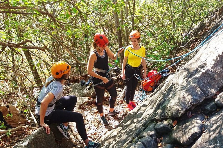 Rio de Janeiro: Outdoor Rock Climbing Lesson in Urca