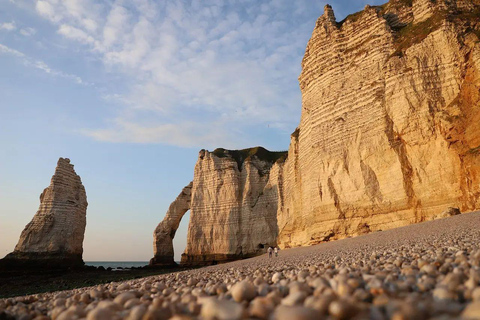 Caen: Étretat Cliffs Private Guided TourCaen: Guided Tour of the Etretat Cliffs