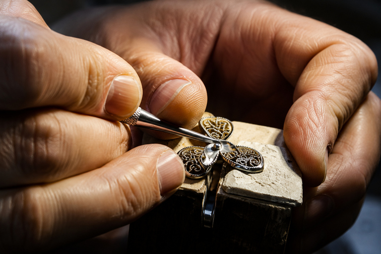 Kandy: Silver Ring-Making Workshop with Hotel Transfer Kandy: Silver Ring-Making Workshop Transfer