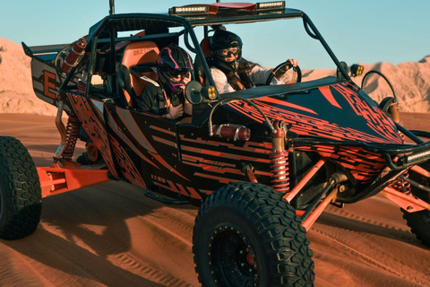 De Dubai: Experiência Zerzura Dune Buggy + Jantar de 3 pratosDesert Fox Dune Buggy de 2 lugares | Jantar de 3 pratos para 2