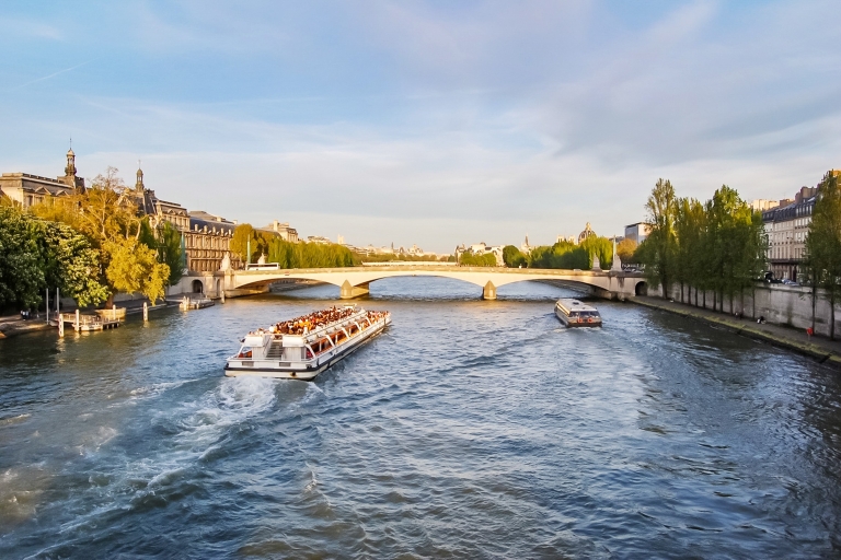 Paris: Reservierter Eintritt zum Louvre und BootsfahrtParis: Reservierter Zugang zum Louvre und Bootsfahrt