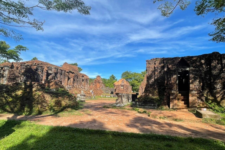 Hoi An : My Son Sanctuary and Boat Trip with Hotel Pickup