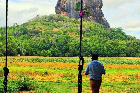 Reise nach Sigiriya und zurück an einem Tag. Tagestour SigiriyaEine Reise nach Sigiriya und zurück an einem Tag. Tagestour Sigiriya da
