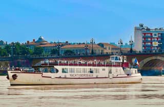 Bordeaux: Flussfahrt auf der Garonne mit einem Glas Wein und Canelé
