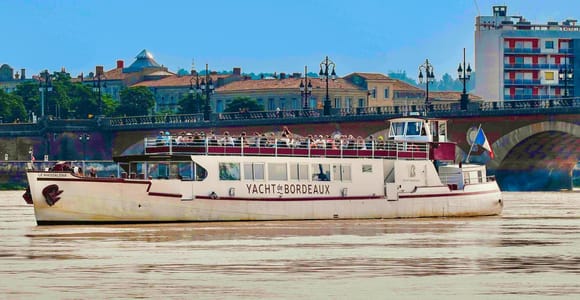 Bordeaux: Flussfahrt auf der Garonne mit einem Glas Wein und Canelé
