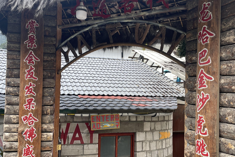 Tiger Leaping Gorge Trekking in the Canyon