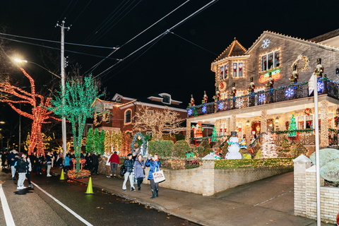 NYC: Dyker Heights Christmas Lights & Skyline View Bus Tour Dyker Heights Christmas Lights & Skyline Bus Tour in English