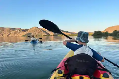 Da Muscat: Kayak a Khor al khairan al tramonto. Privato